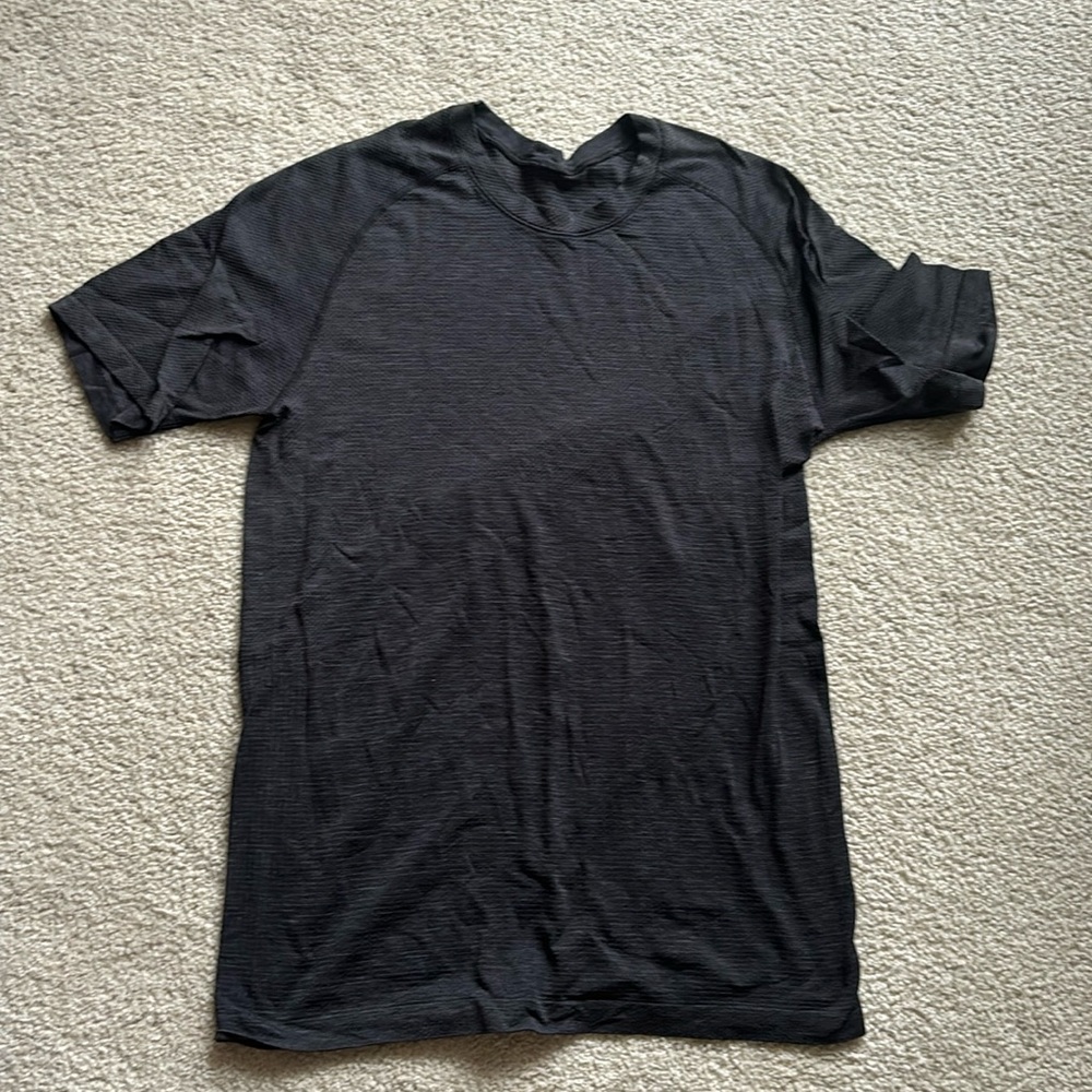 LULULEMON SHORT SLEVE SHIRT BLACK